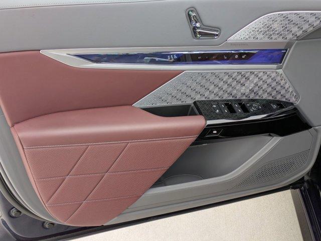 Photo of 2023 Tanzanite Blue II Metallic BMW 760