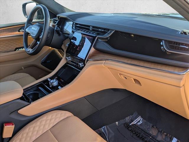 Photo of 2025 Diamond Black Jeep Grand Cherokee