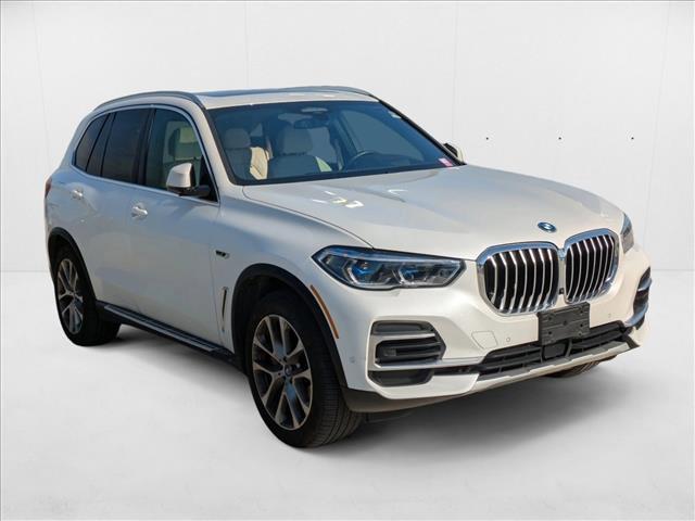 Photo of 2023 Mineral White Metallic BMW X5 PHEV