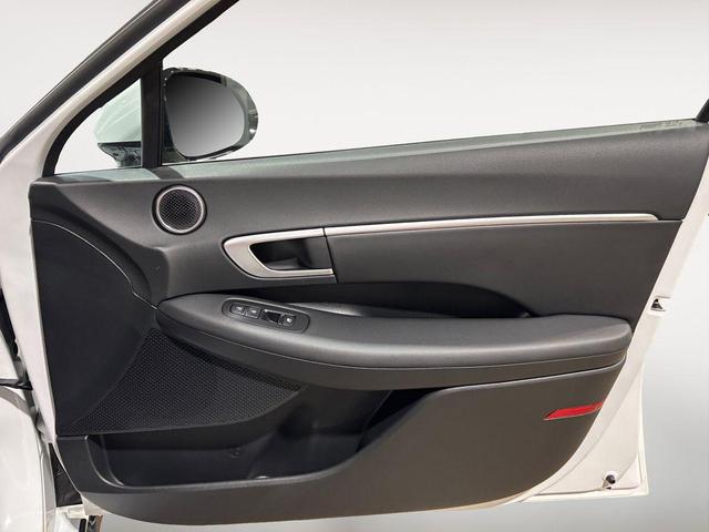 Photo of 2025 Serenity White Hyundai SONATA Hybrid