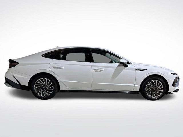 Photo of 2025 Serenity White Hyundai SONATA Hybrid