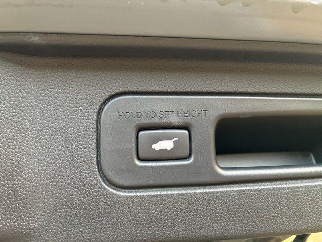 Photo of 2023 Sonic Gray Pearl Honda Pilot