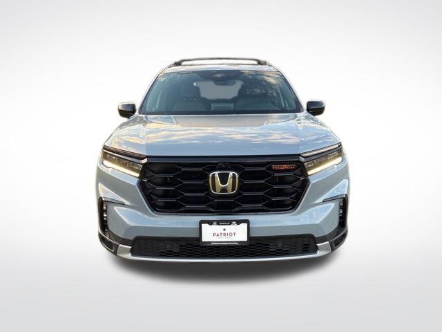Photo of 2023 Sonic Gray Pearl Honda Pilot