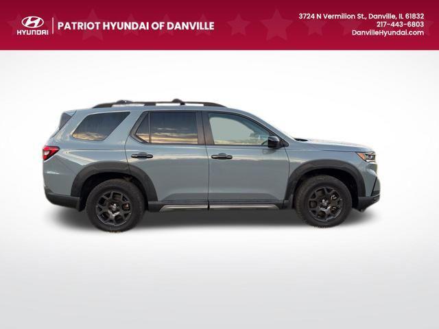 Photo of 2023 Sonic Gray Pearl Honda Pilot