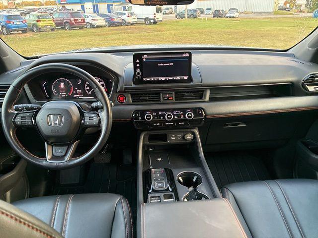 Photo of 2023 Sonic Gray Pearl Honda Pilot