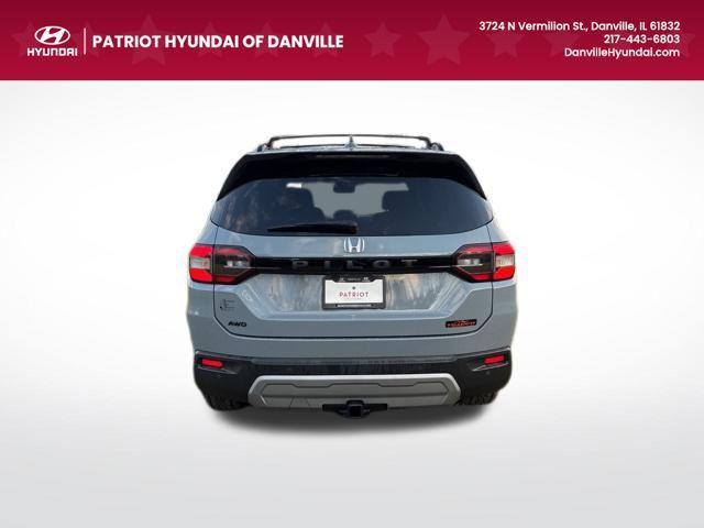 Photo of 2023 Sonic Gray Pearl Honda Pilot