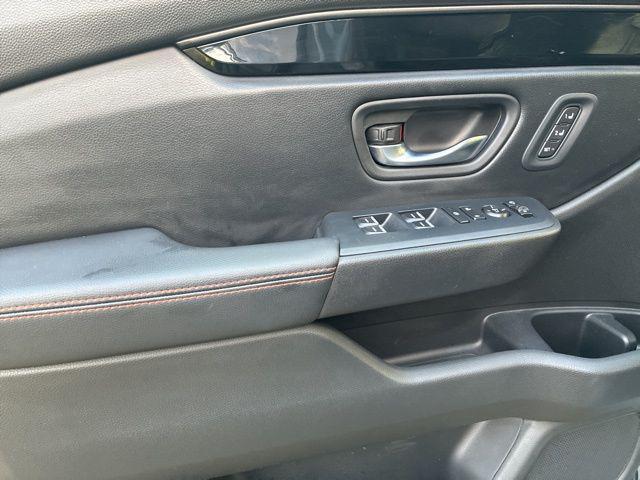 Photo of 2023 Sonic Gray Pearl Honda Pilot