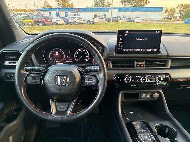 Photo of 2023 Sonic Gray Pearl Honda Pilot