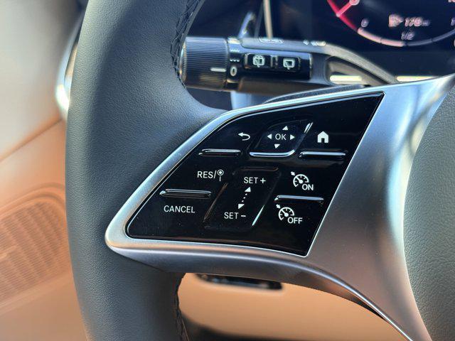 Photo of 2025 Polar White Mercedes-Benz GLC 300