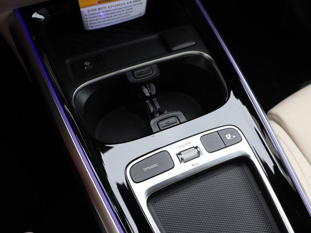 Photo of 2025 Polar White Mercedes-Benz GLB 250