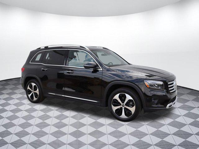 Photo of 2025 Night Black Mercedes-Benz GLB 250