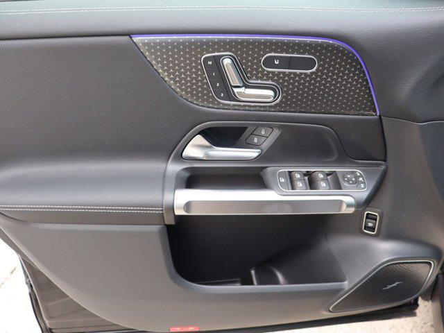 Photo of 2025 Night Black Mercedes-Benz GLB 250