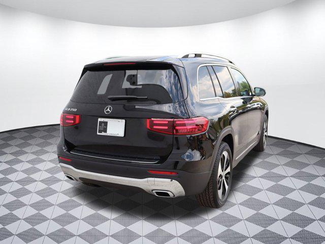 Photo of 2025 Night Black Mercedes-Benz GLB 250