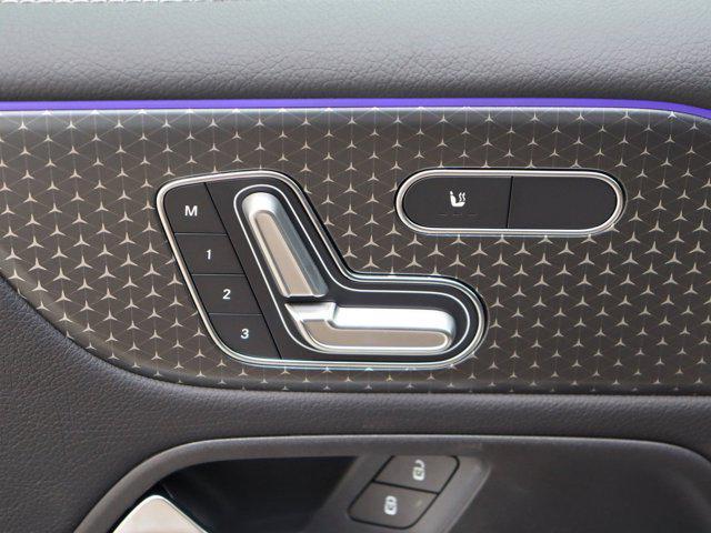 Photo of 2025 Night Black Mercedes-Benz GLB 250