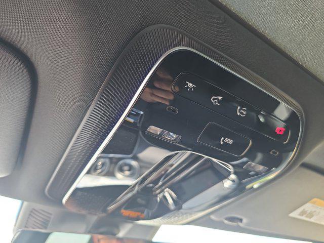 Photo of 2025 MANUFAKTUR Moonlight White Metallic Mercedes-Benz C-Class
