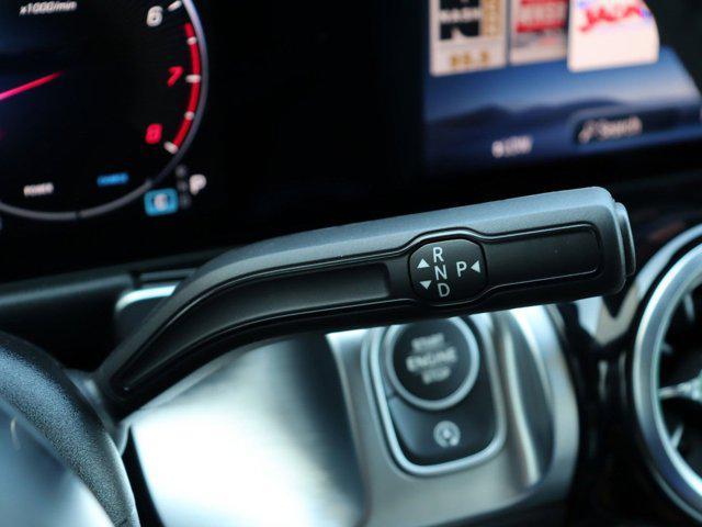 Photo of 2025 Polar White Mercedes-Benz GLB 250