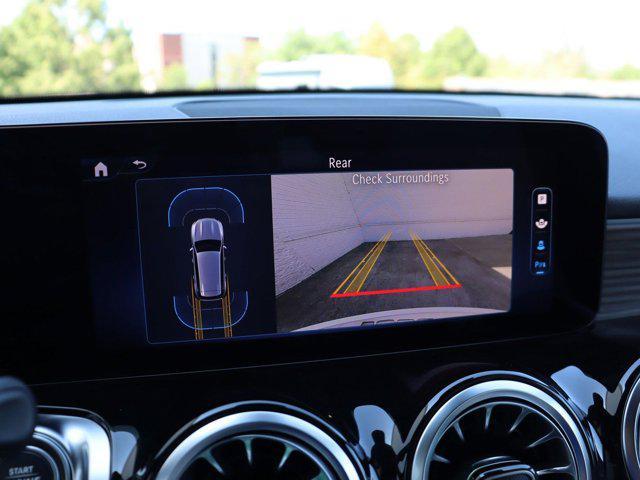 Photo of 2025 Polar White Mercedes-Benz GLB 250