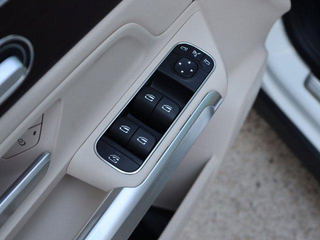 Photo of 2025 Polar White Mercedes-Benz GLB 250