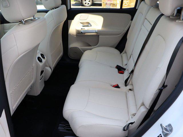 Photo of 2025 Polar White Mercedes-Benz GLB 250