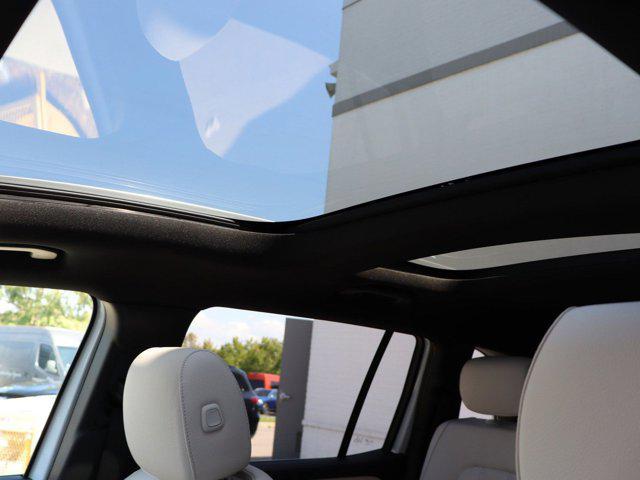 Photo of 2025 Polar White Mercedes-Benz GLB 250