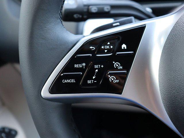 Photo of 2025 Polar White Mercedes-Benz GLB 250