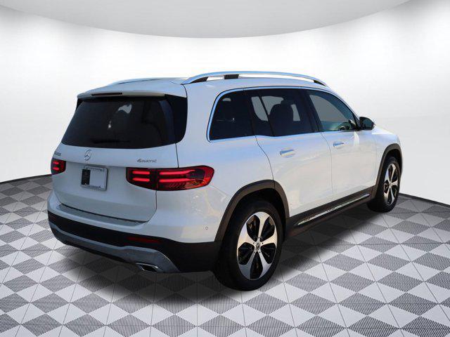 Photo of 2025 Polar White Mercedes-Benz GLB 250