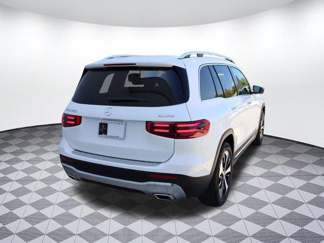 Photo of 2025 Polar White Mercedes-Benz GLB 250