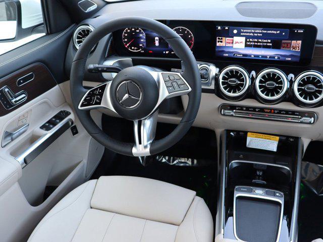 Photo of 2025 Polar White Mercedes-Benz GLB 250