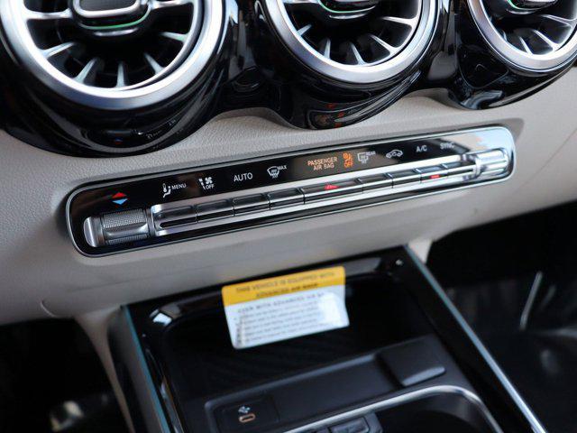 Photo of 2025 Polar White Mercedes-Benz GLB 250