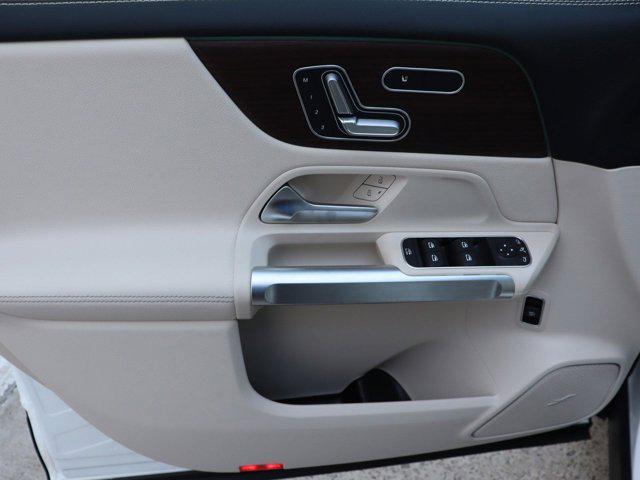 Photo of 2025 Polar White Mercedes-Benz GLB 250