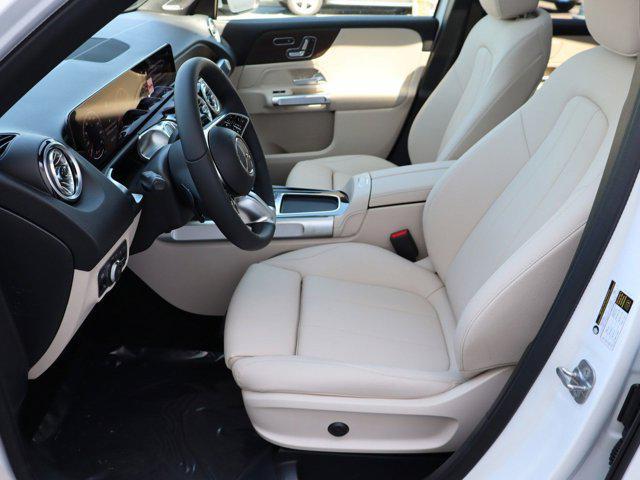 Photo of 2025 Polar White Mercedes-Benz GLB 250