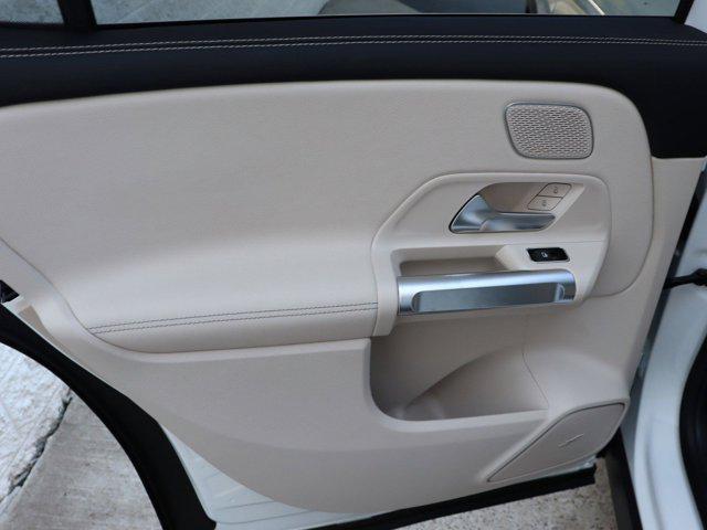 Photo of 2025 Polar White Mercedes-Benz GLB 250