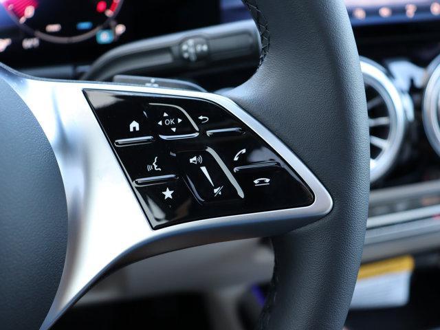 Photo of 2025 Polar White Mercedes-Benz GLA 250