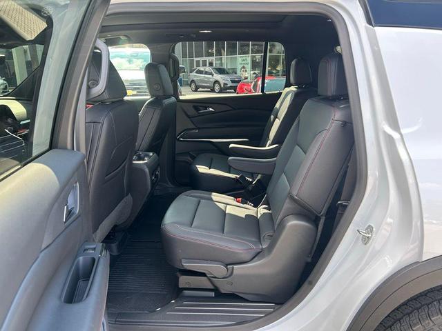 Photo of 2026 Polar White Tricoat Chevrolet Traverse