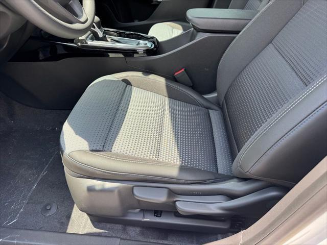 Photo of 2025 Summit White Chevrolet Trax