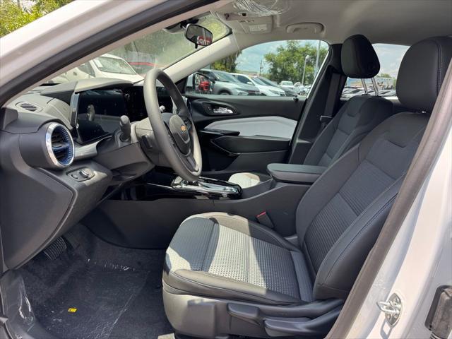 Photo of 2025 Summit White Chevrolet Trax