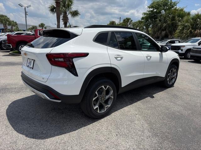Photo of 2025 Summit White Chevrolet Trax