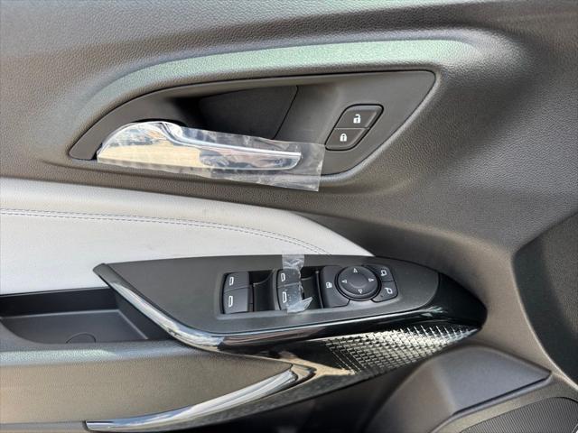 Photo of 2025 Summit White Chevrolet Trax