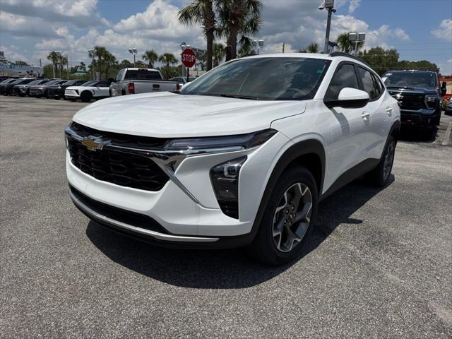 Photo of 2025 Summit White Chevrolet Trax
