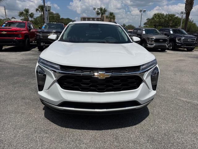 Photo of 2025 Summit White Chevrolet Trax