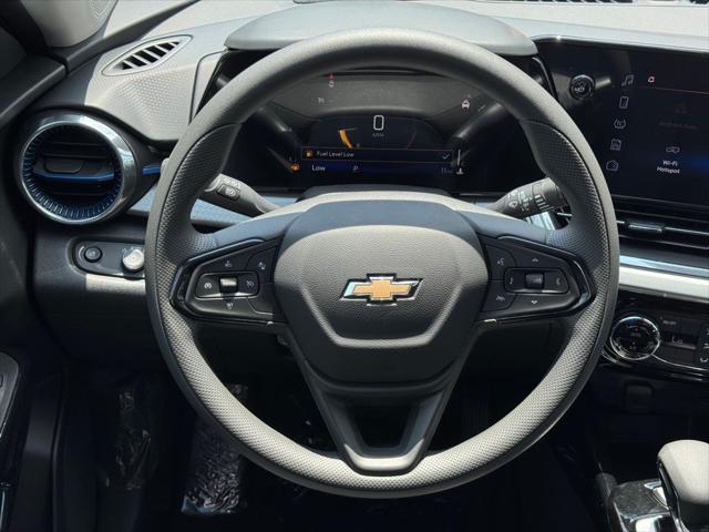 Photo of 2025 Summit White Chevrolet Trax
