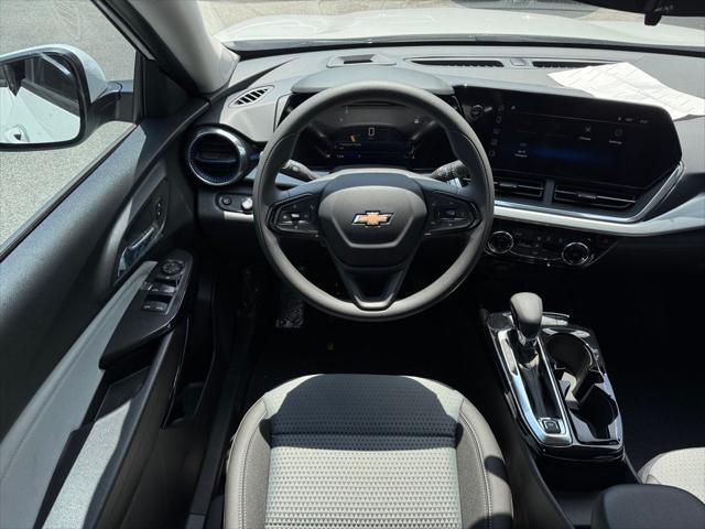 Photo of 2025 Summit White Chevrolet Trax
