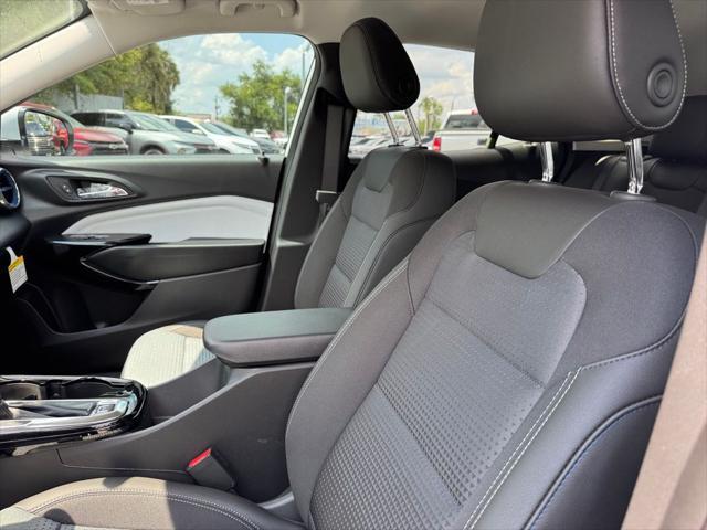 Photo of 2025 Summit White Chevrolet Trax