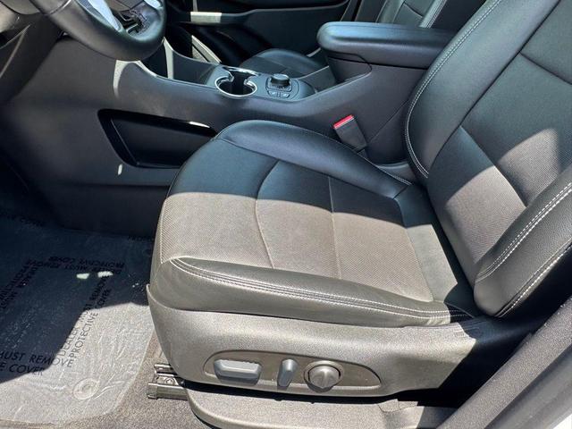 Photo of 2023 Summit White GMC Terrain