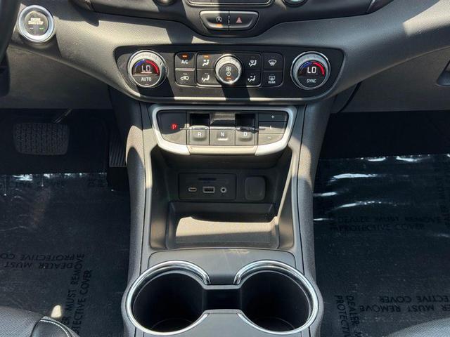 Photo of 2023 Summit White GMC Terrain