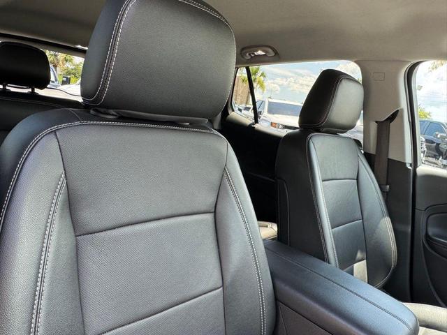Photo of 2023 Summit White GMC Terrain