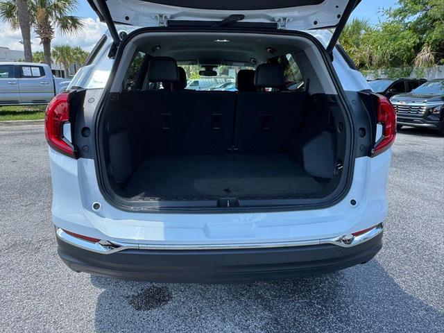 Photo of 2023 Summit White GMC Terrain