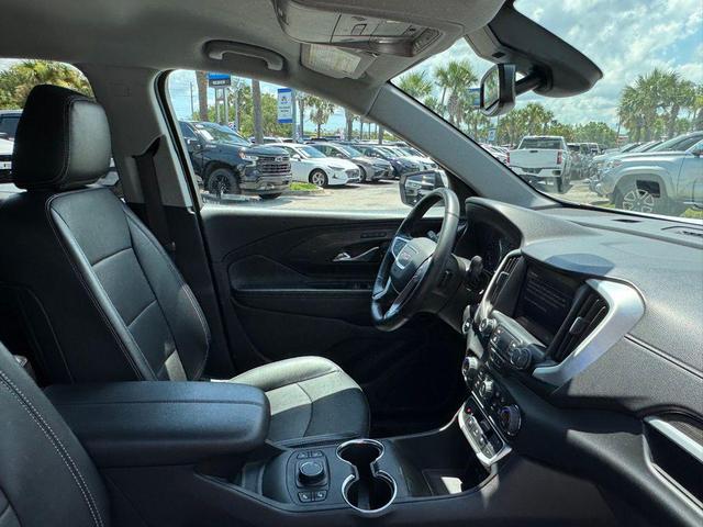 Photo of 2023 Summit White GMC Terrain