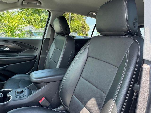 Photo of 2023 Summit White GMC Terrain