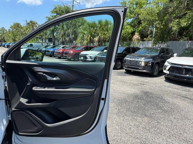 Photo of 2023 Summit White GMC Terrain